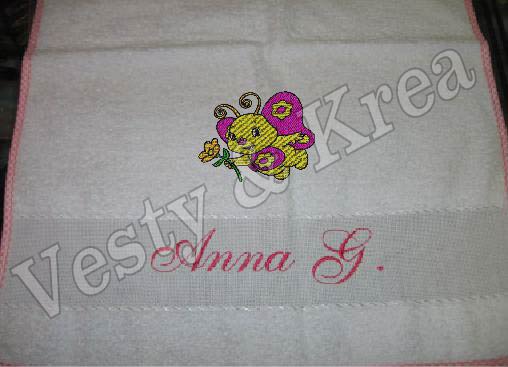 asciugamano asilo ricamato con nome e disegno